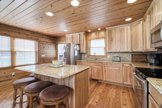 $399,000 | 6124 North Larson Road, Fountain, MI 49410