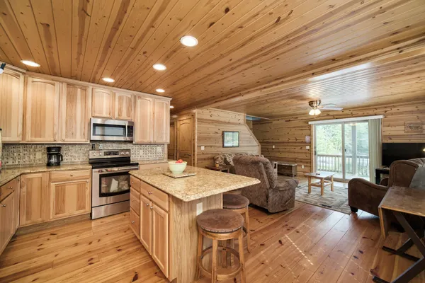 $399,000 | 6124 North Larson Road, Fountain, MI 49410