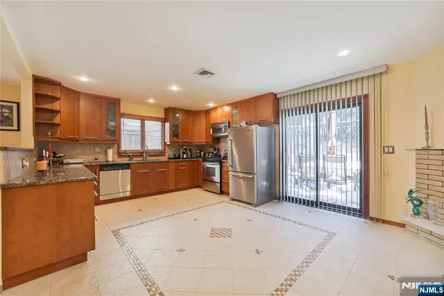 $1,099,500 | 1496 15th Street, Fort Lee, NJ 07024