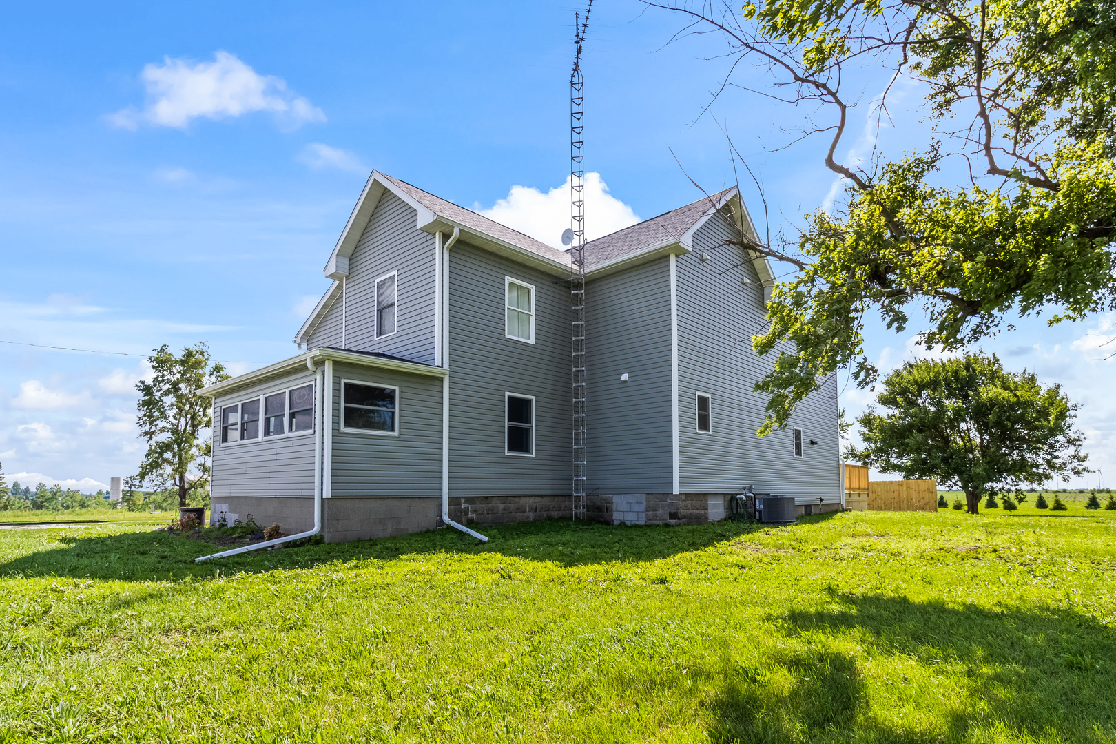 17469 North 300 E Road Flanagan, IL 61740 - Photo 3 of 34