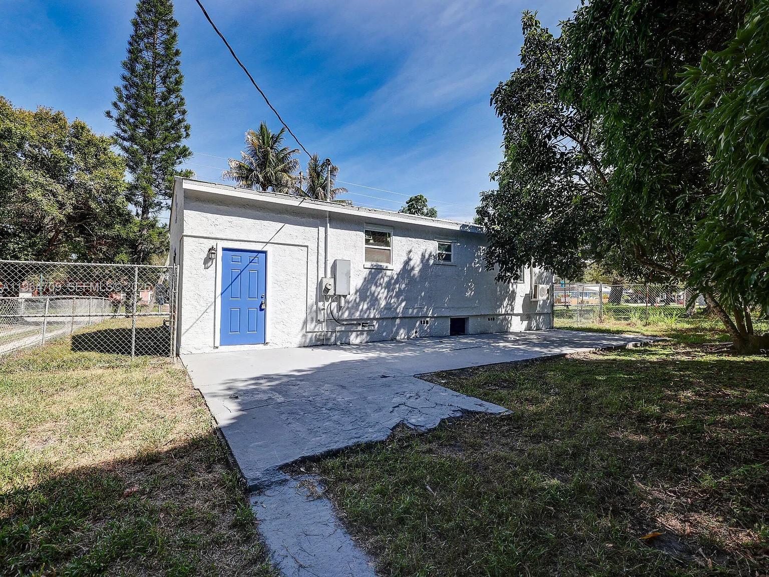 305 North 13th Street Fort Pierce, FL 34950 - Photo 5 of 9