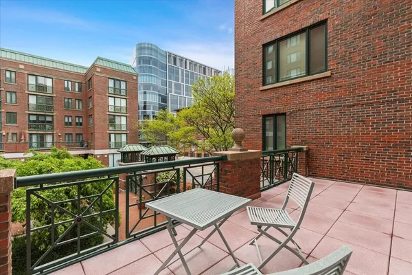 $3,300 | 10 Rogers Street, Unit 214, Cambridge, MA 02142