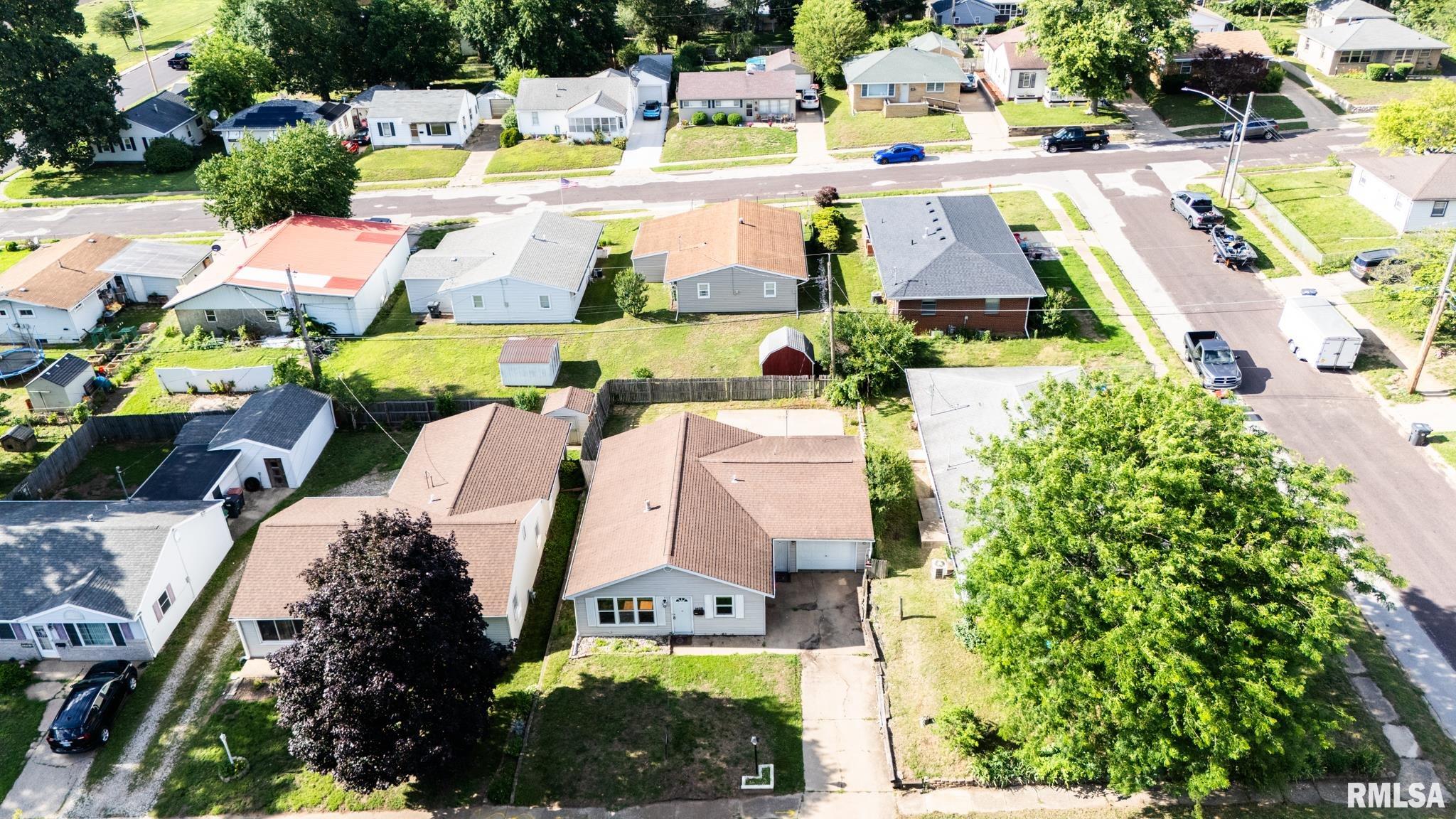 1409 Bush Street Pekin, IL 61554 - Photo 7 of 33