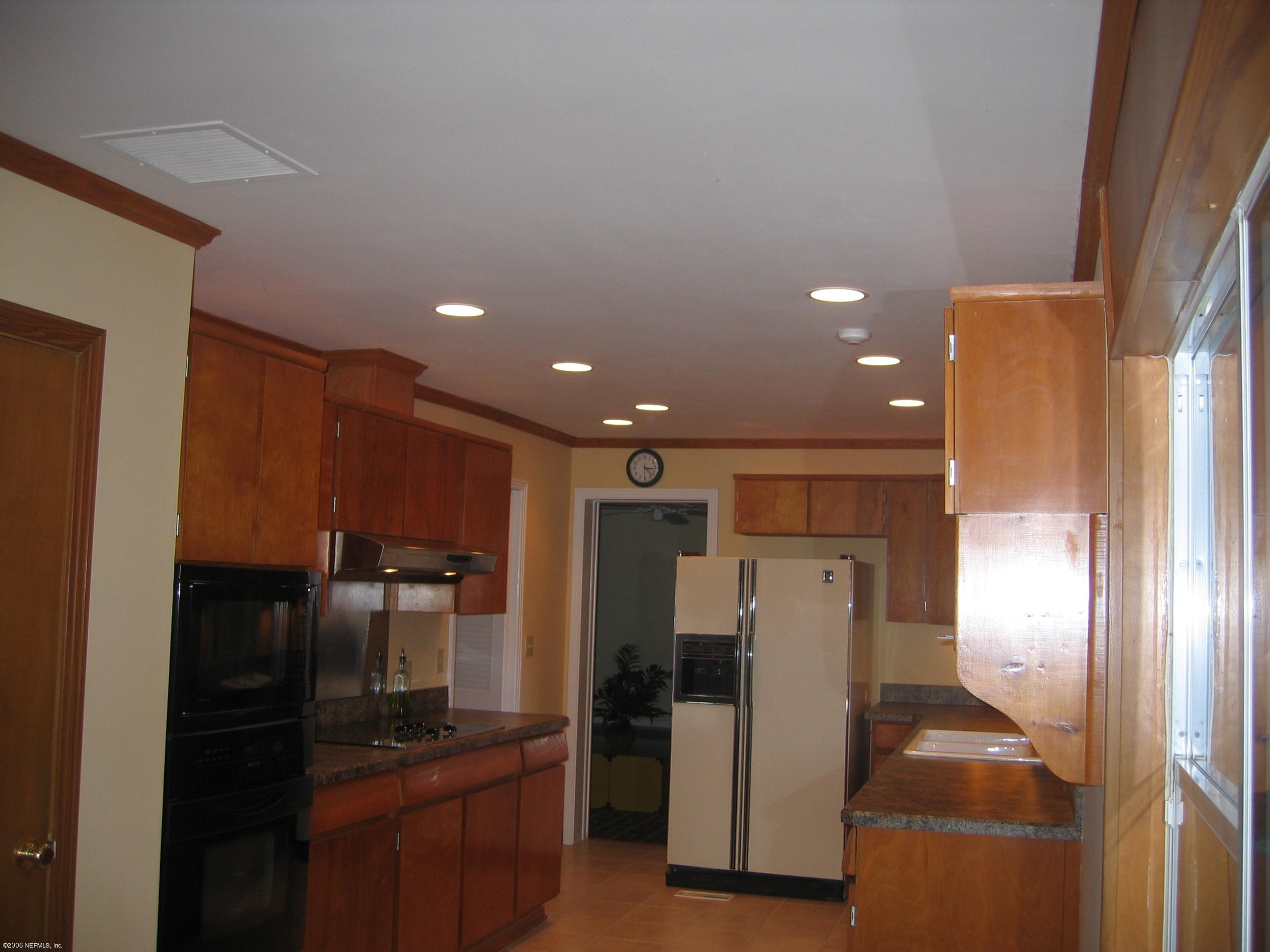 2546 Holly Point Road East Orange Park, FL 32073 - Photo 10 of 20 Kitchen
