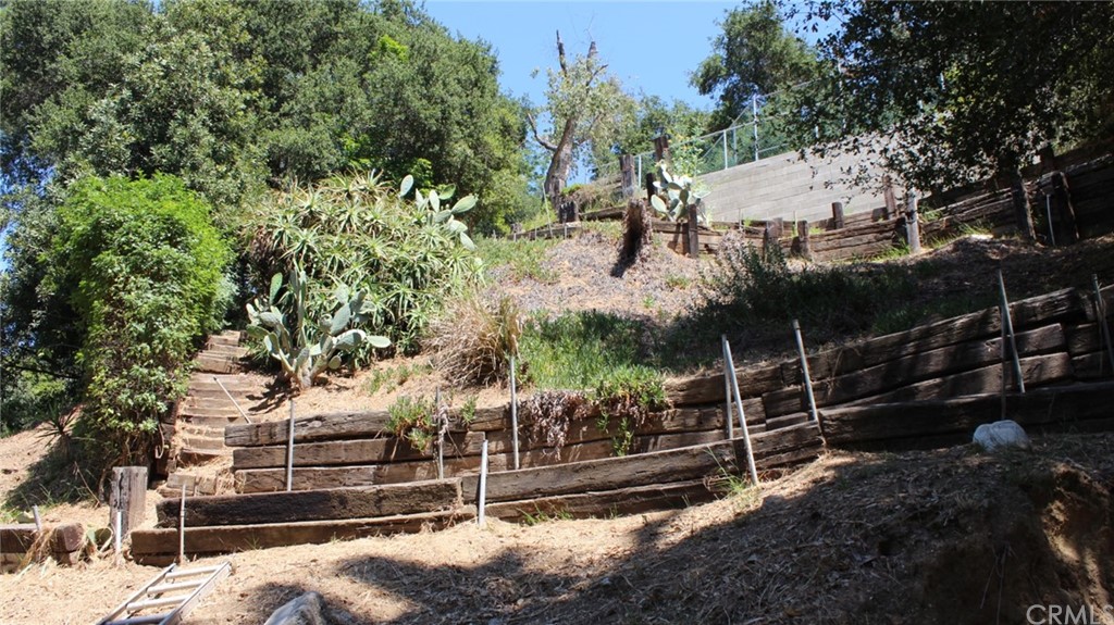0 Woodcliffe Road Pasadena, CA 91105 - Photo 16 of 18 a backyard of a house with lots of green space