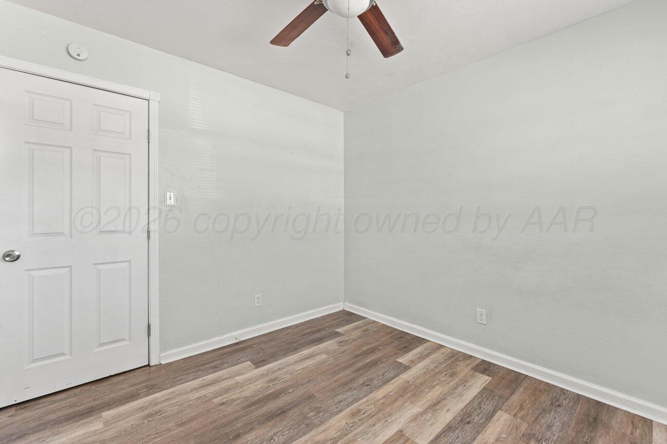 322 Poplar Street Amarillo, TX 79107 - Photo 14 of 42 a view of room with hardwood floor and ceiling fan