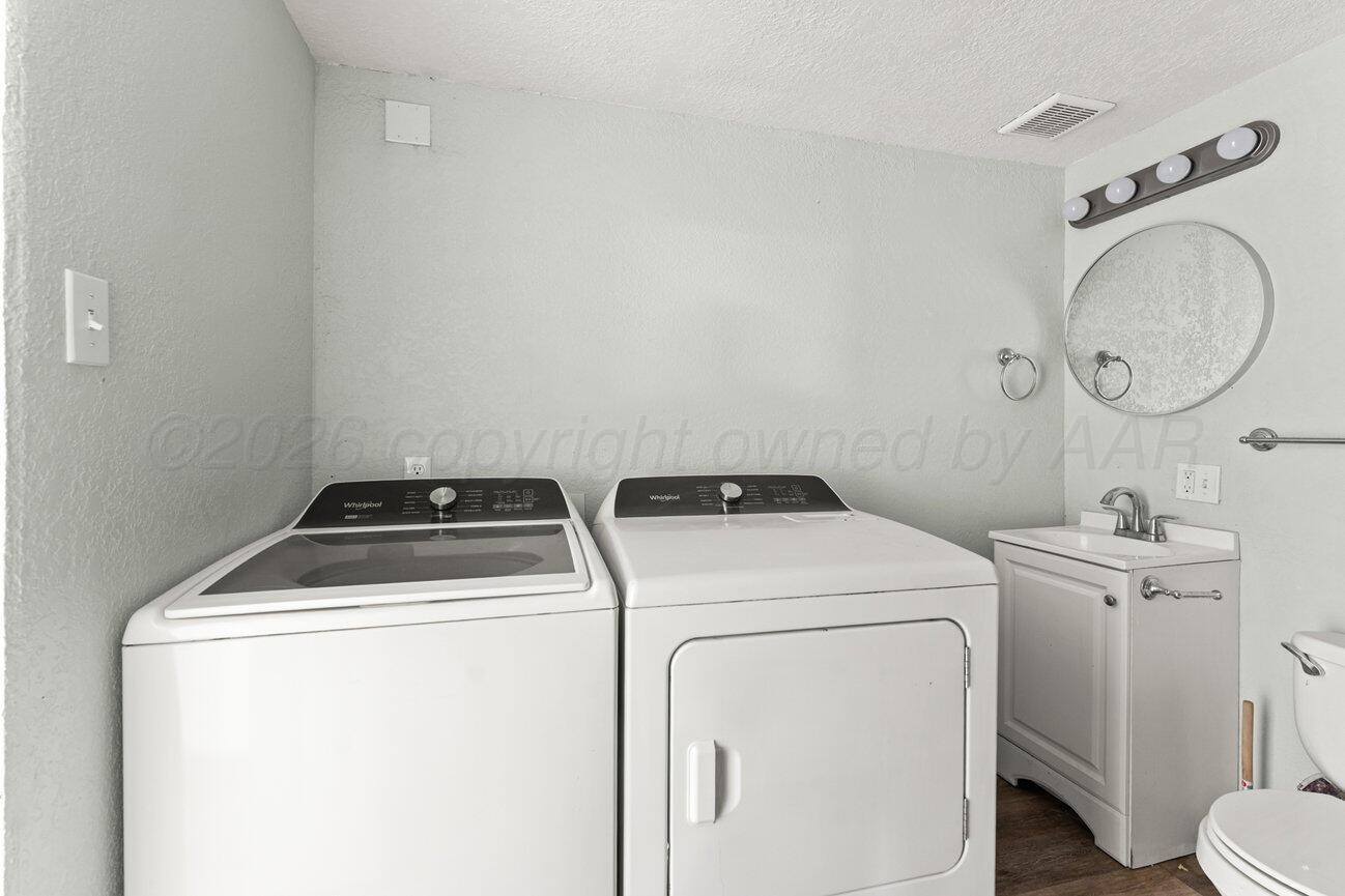 322 Poplar Street Amarillo, TX 79107 - Photo 29 of 42 a utility room with dryer and washer