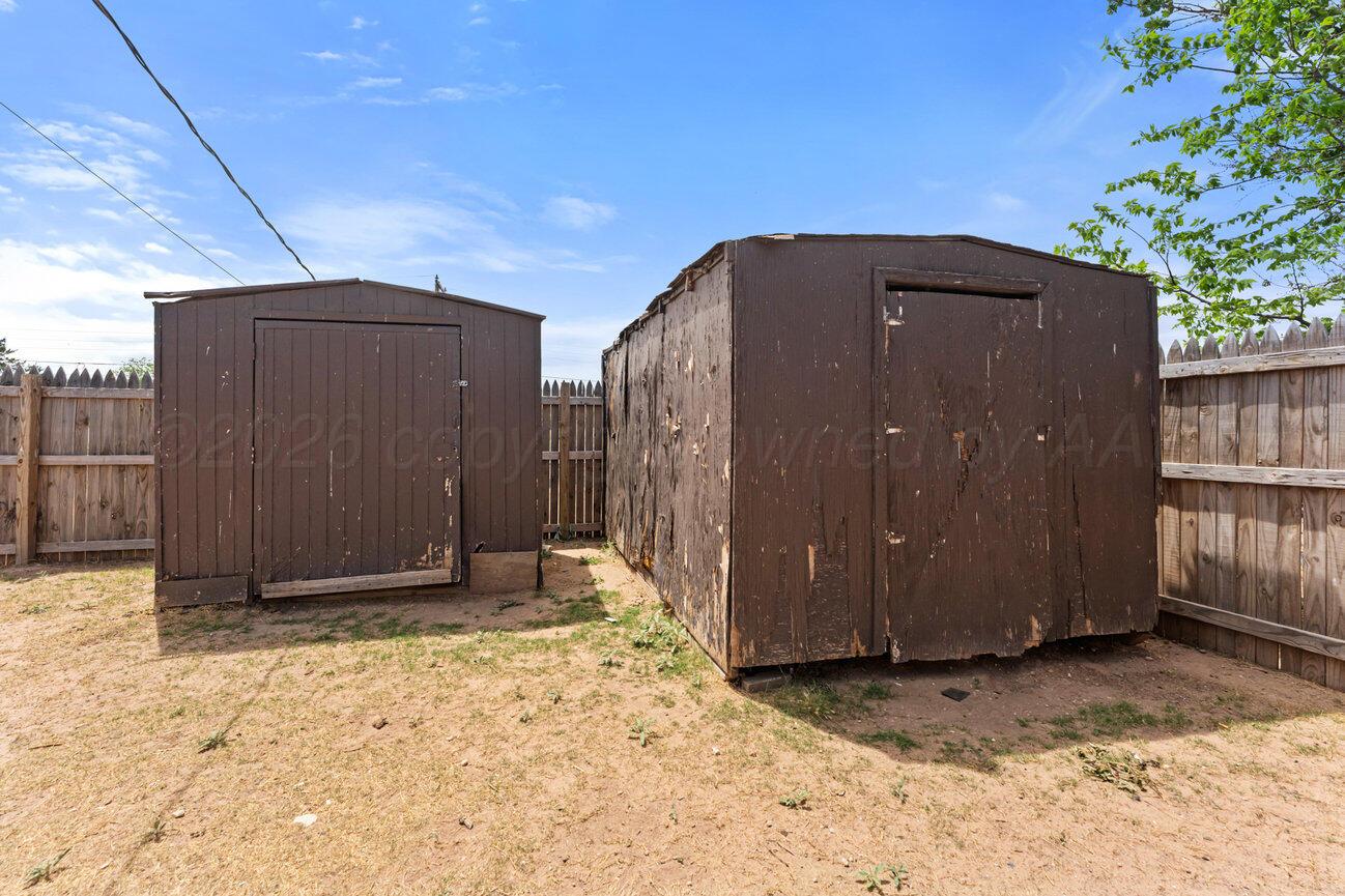 322 Poplar Street Amarillo, TX 79107 - Photo 39 of 42 a backyard of a house