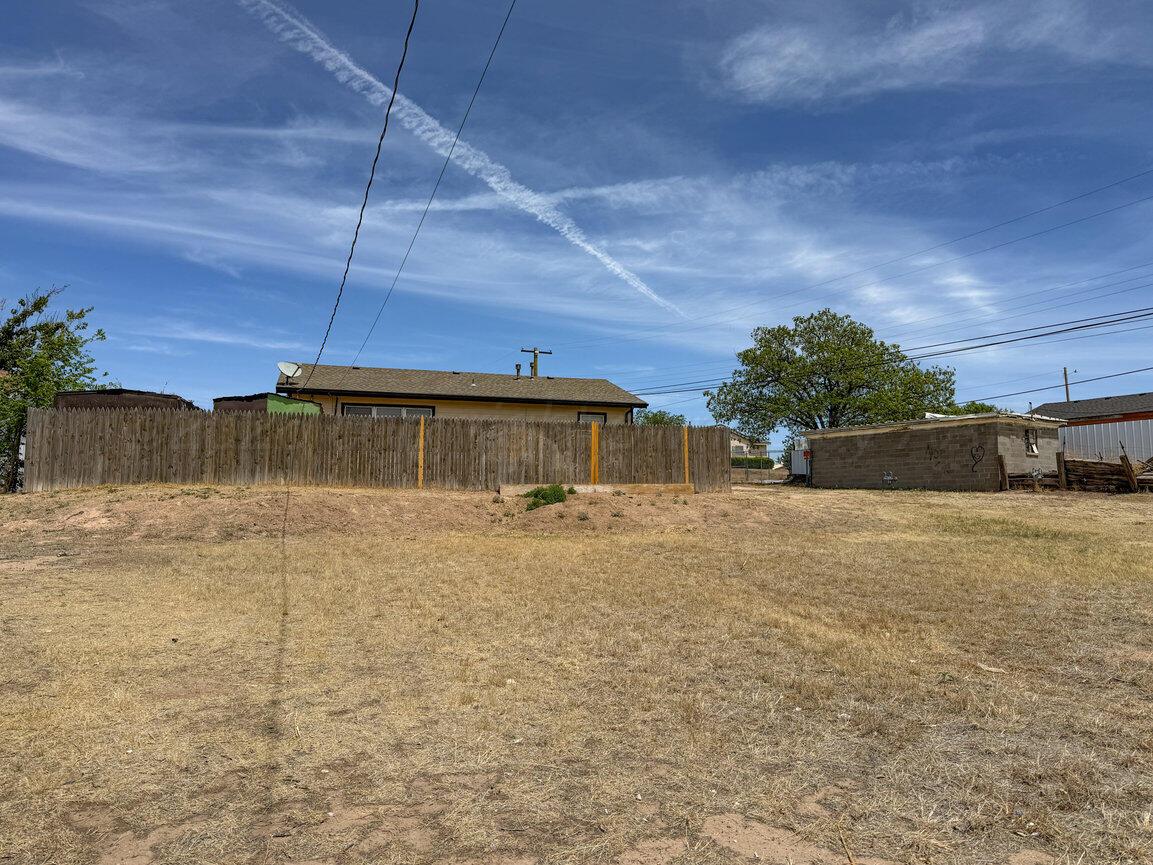 322 Poplar Street Amarillo, TX 79107 - Photo 42 of 42 a view of a yard