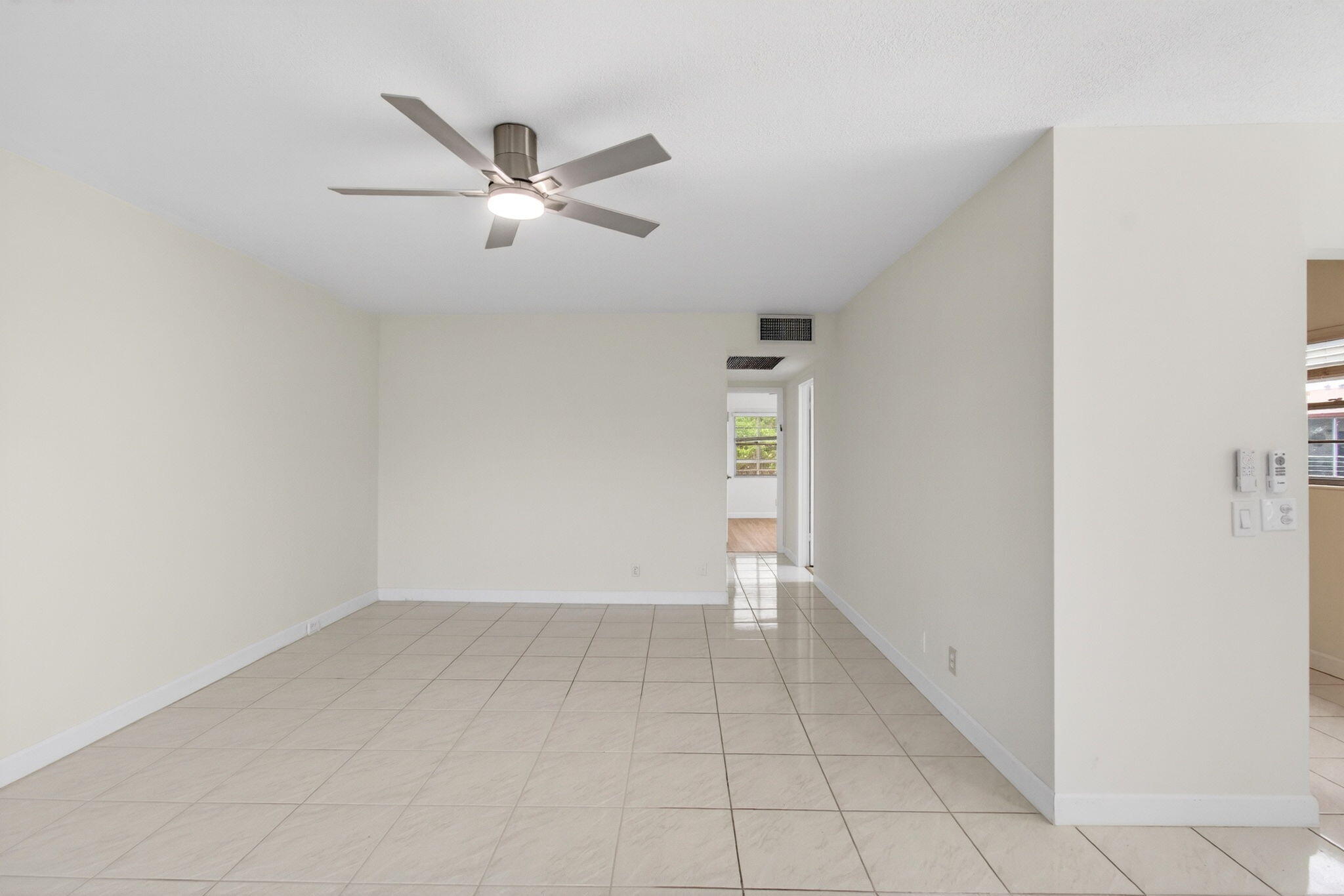 374 Brighton I, Unit 374 Boca Raton, FL 33434 - Photo 9 of 83 Living Room