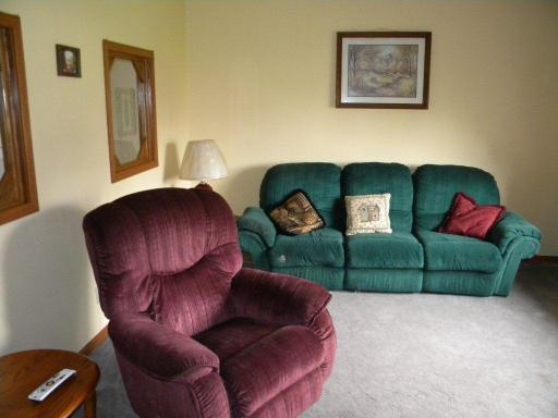 25425 Indian Ridge Road Sterling, IL 61081 - Photo 4 of 12 a living room with furniture