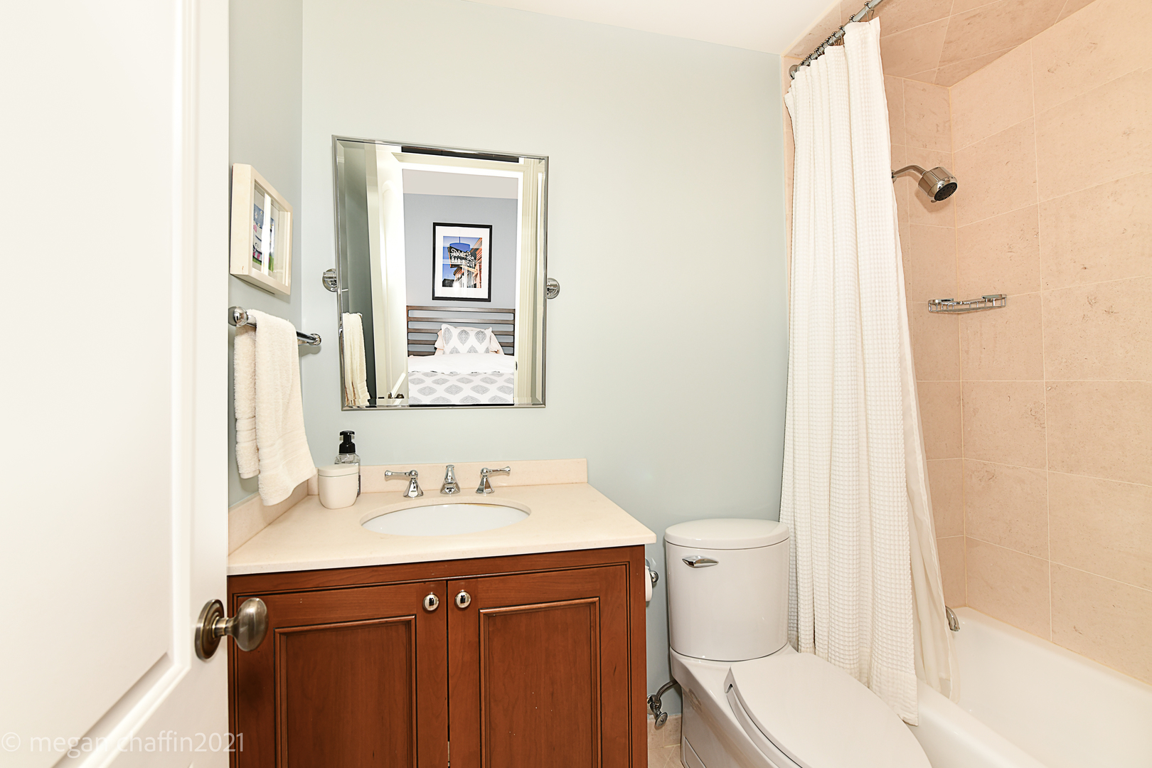 102 Church Road Winnetka, IL 60093 - Photo 29 of 46 a bathroom with a sink a toilet and shower