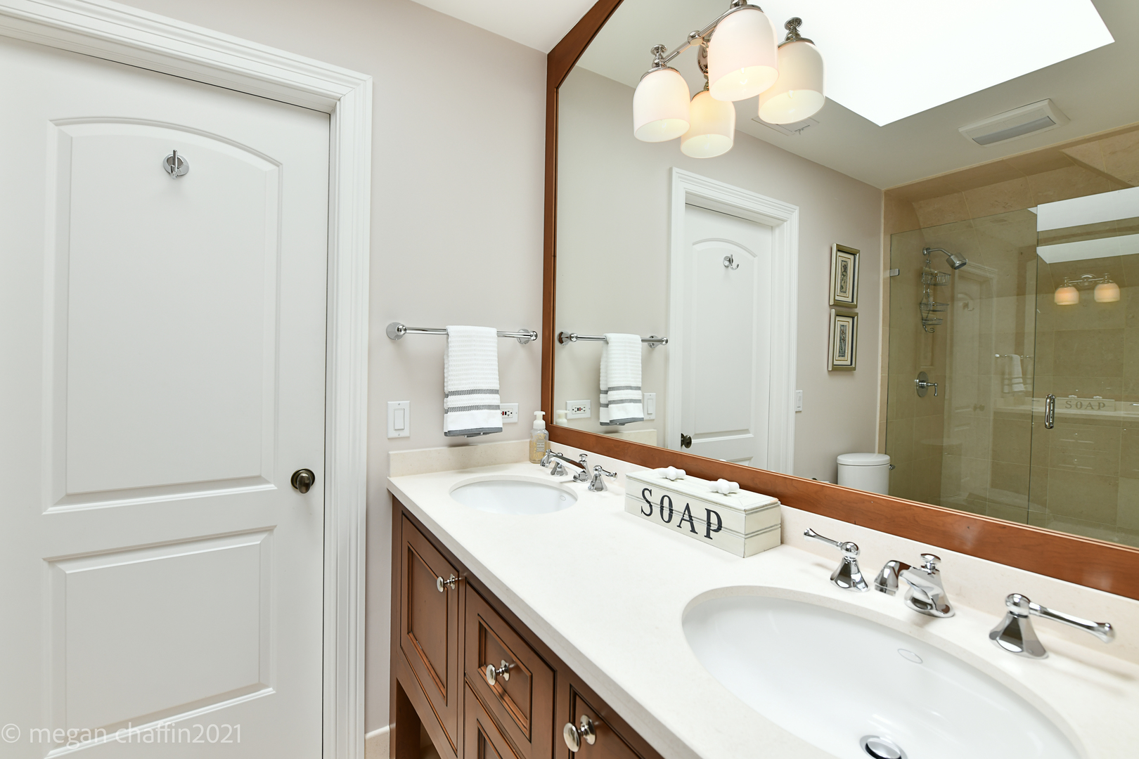 102 Church Road Winnetka, IL 60093 - Photo 32 of 46 a bathroom with a sink a vanity and a mirror