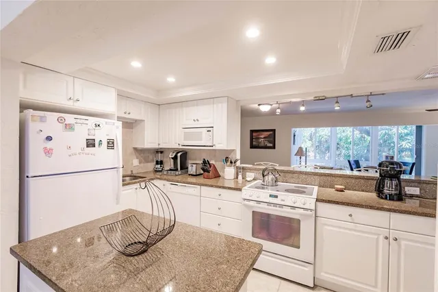 $9,500 | 1207 East Peppertree Drive, Unit 231, Sarasota, FL 34242