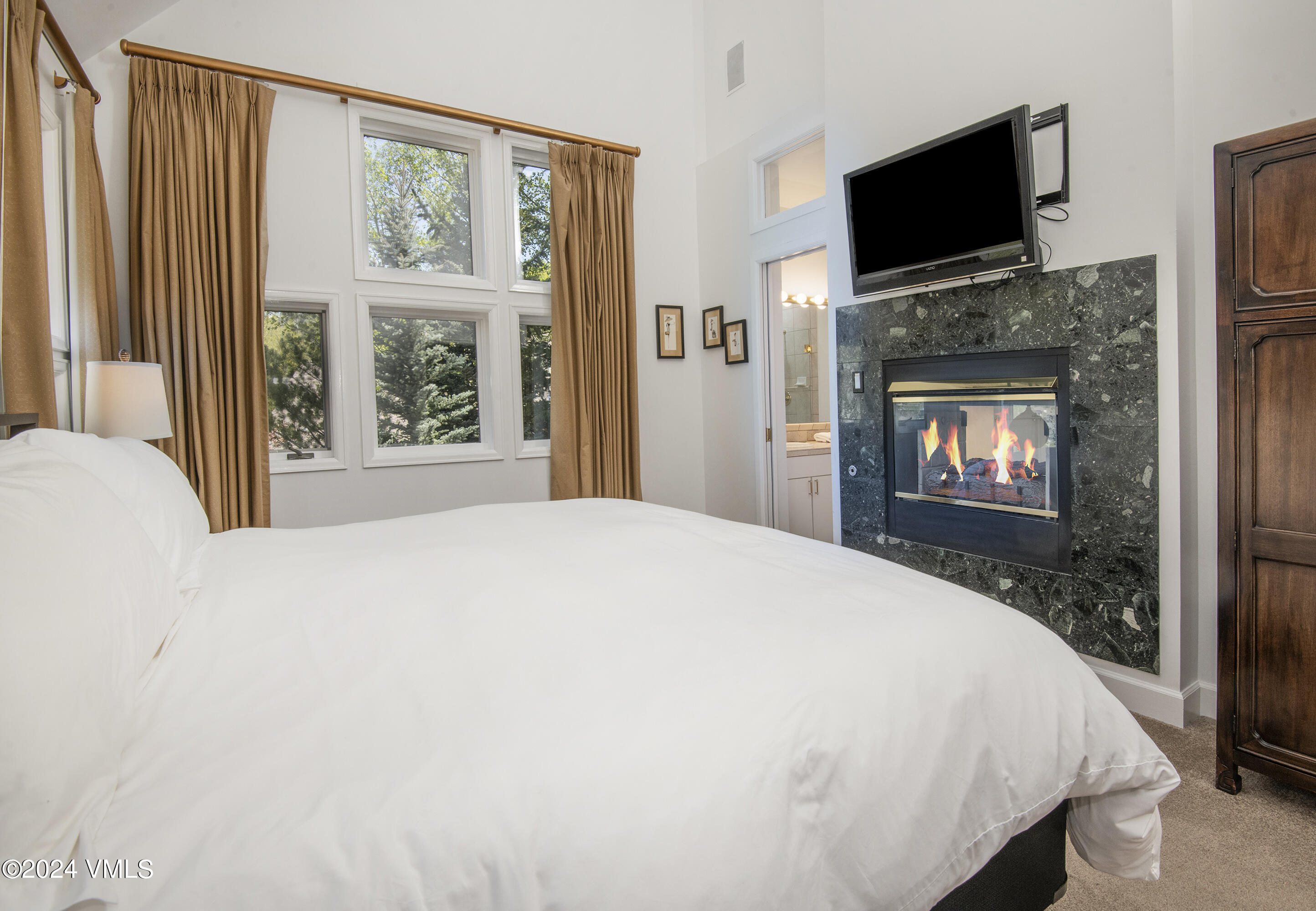 1968 Vermont Road Vail, CO 81657 - Photo 26 of 69 a bedroom with a bed and a television