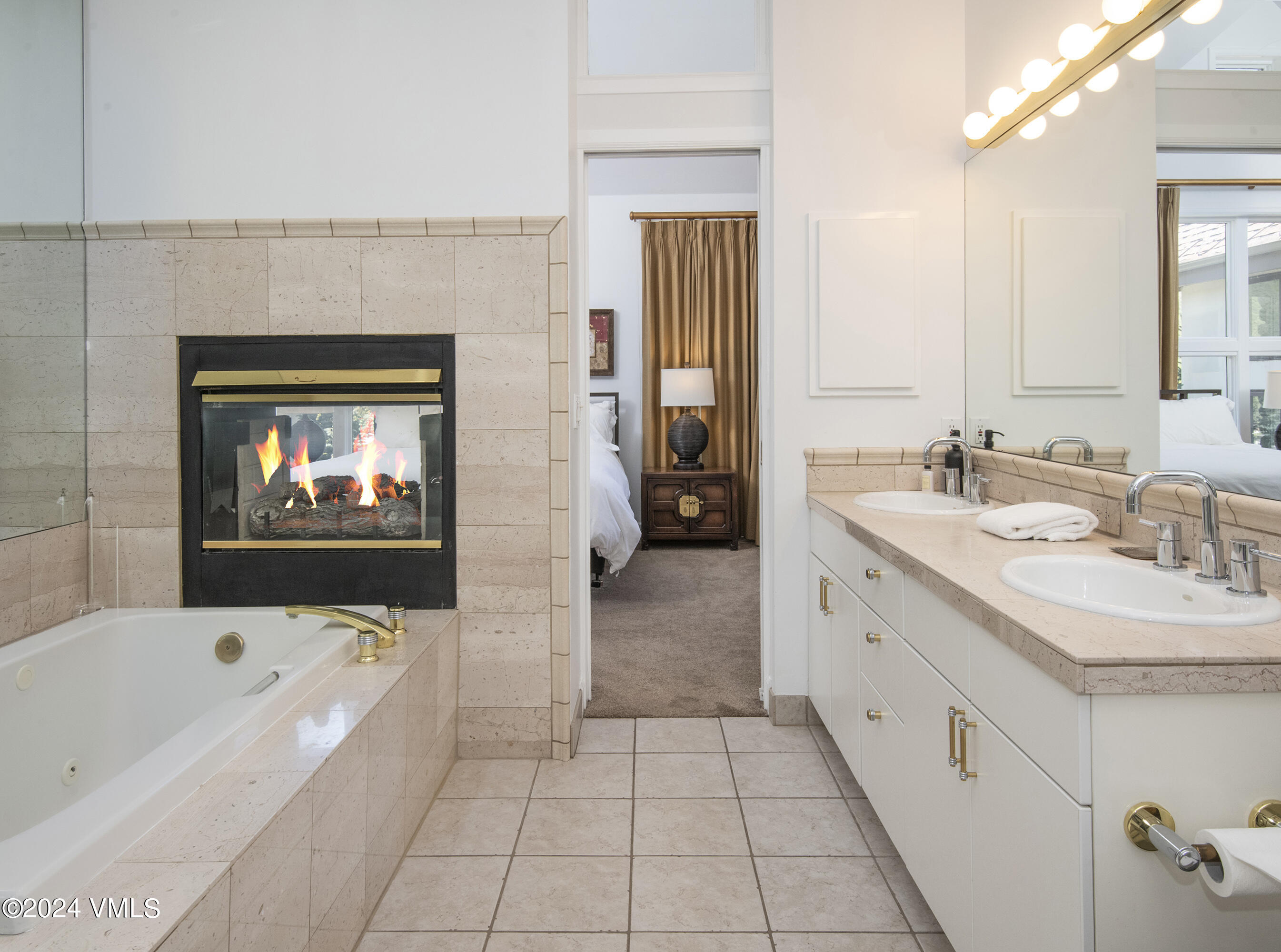1968 Vermont Road Vail, CO 81657 - Photo 28 of 69 a spacious bathroom with a tub a sink and a large mirror