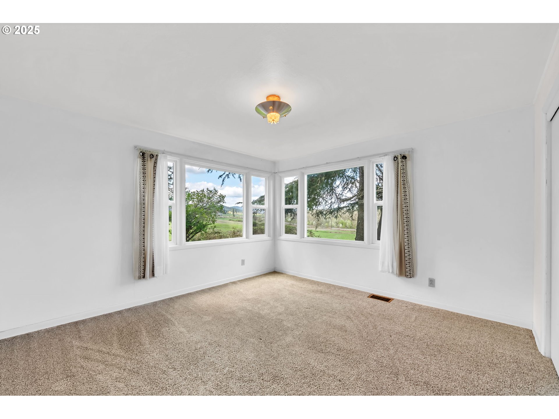26900 Crow Road Eugene, OR 97405 - Photo 33 of 48