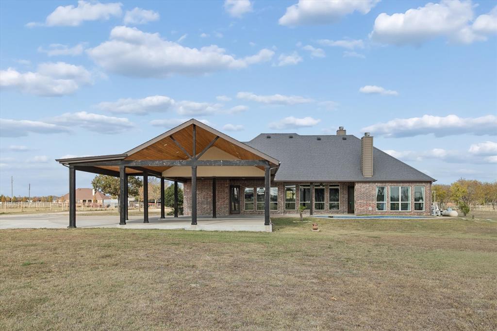 542 Pierce Road Red Oak, TX 75154 - Photo 33 of 40 a front view of a house with large garden