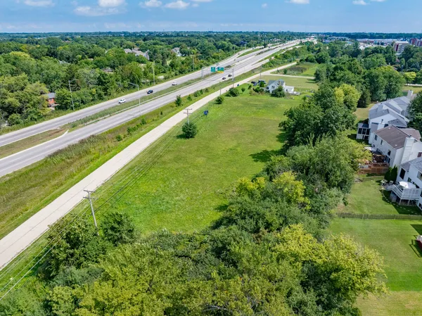 $225,000 | 4437-4495 West Kennedy Drive, Gurnee, IL 60031