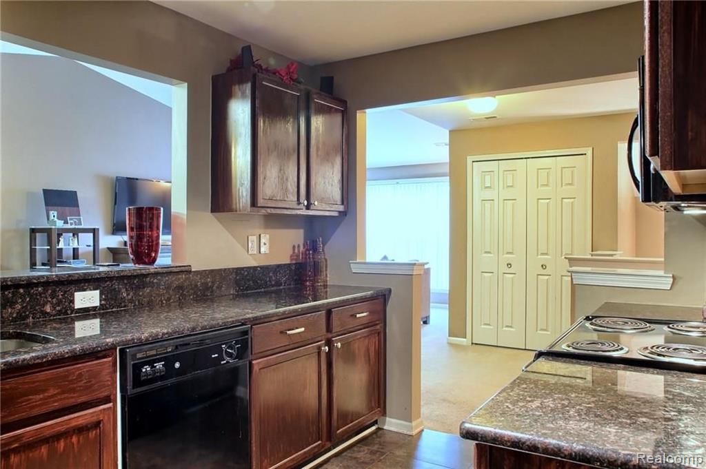 1826 Flagstone Circle Rochester, MI 48307 - Photo 10 of 20