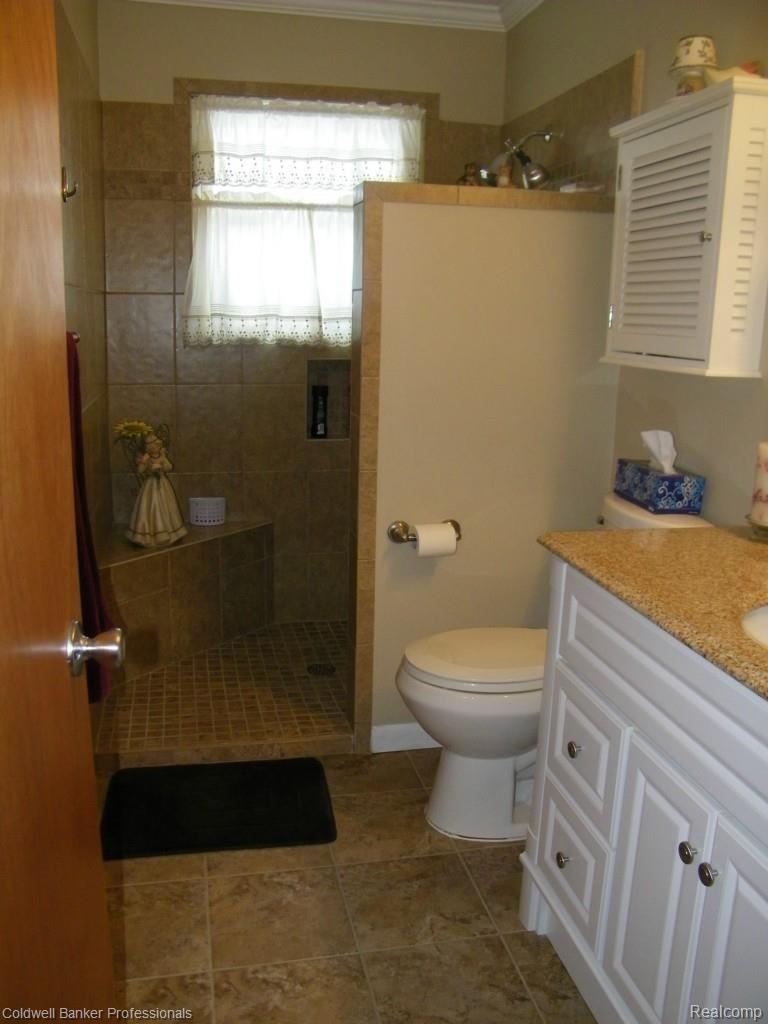 2557 North Lapeer Road Lapeer, MI 48446 - Photo 27 of 33 100_0149.jpg