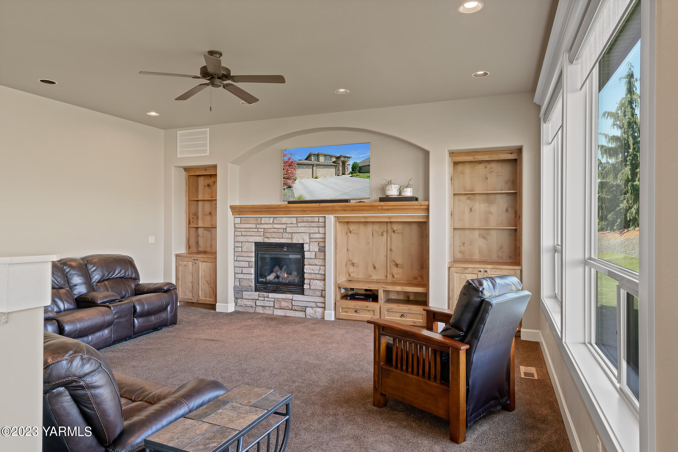 2978 Crosswater Loop Richland, WA 99354 - Photo 16 of 34 a living room with furniture and a fireplace