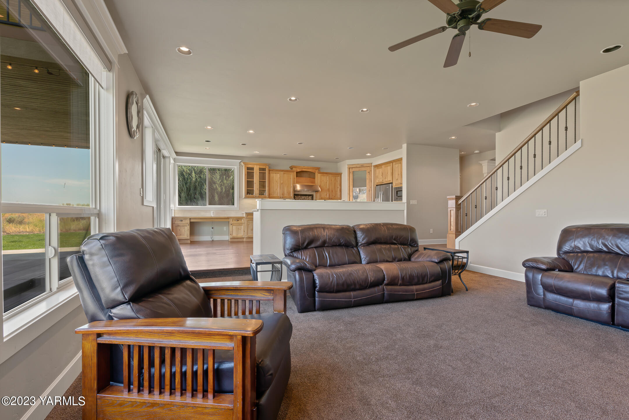 2978 Crosswater Loop Richland, WA 99354 - Photo 17 of 34 a living room with furniture and a window
