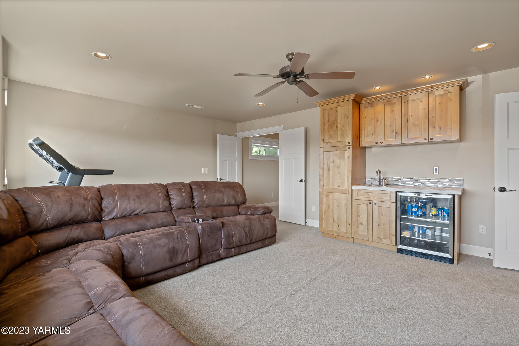 2978 Crosswater Loop Richland, WA 99354 - Photo 21 of 34 a living room with furniture and a ceiling fan
