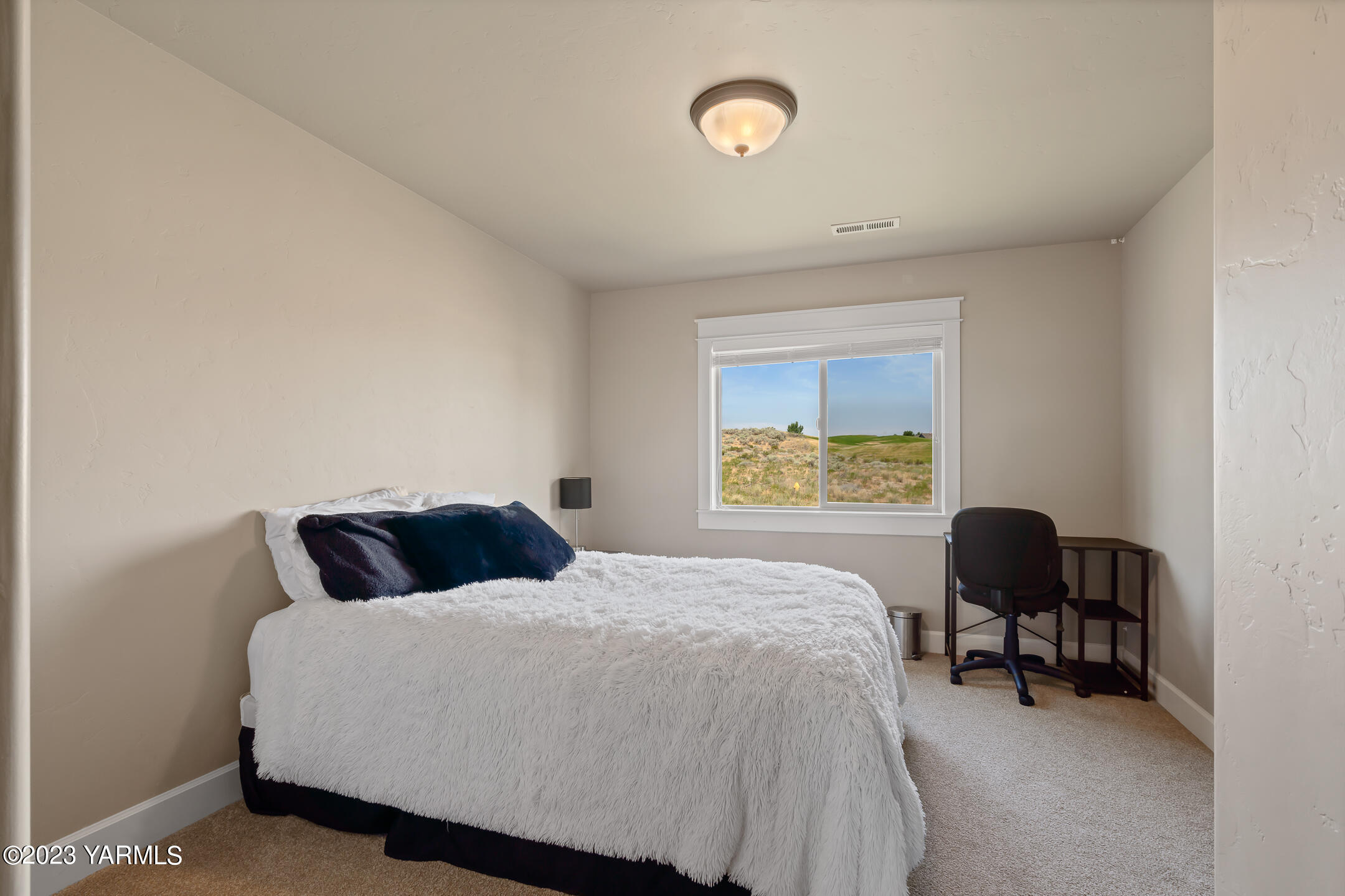 2978 Crosswater Loop Richland, WA 99354 - Photo 22 of 34 a bedroom with a bed and chair