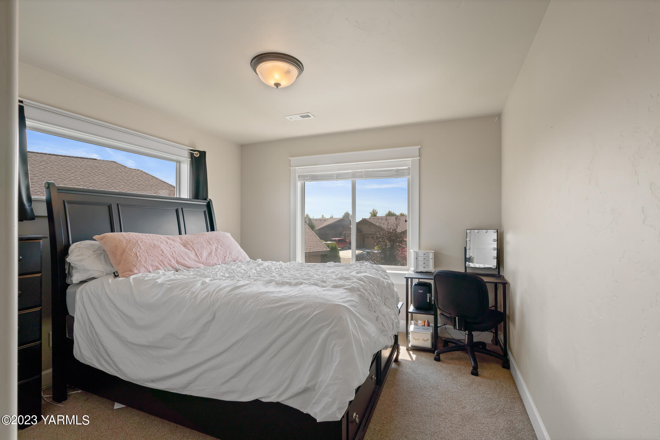 2978 Crosswater Loop Richland, WA 99354 - Photo 24 of 34 a bedroom with a bed and wooden floor