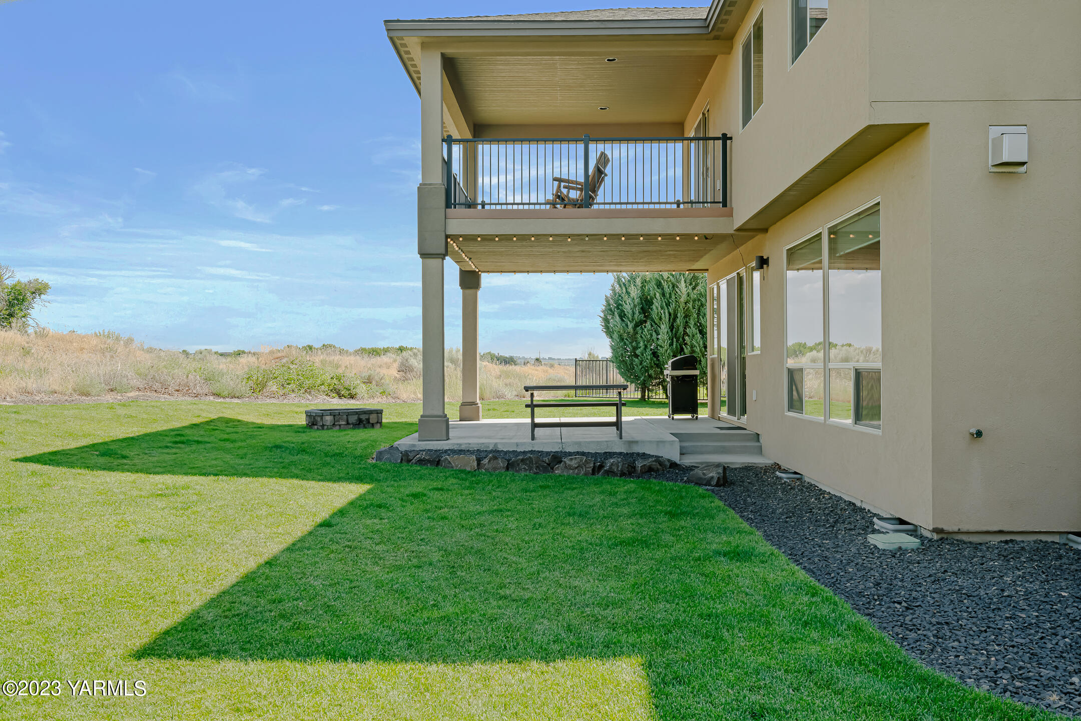 2978 Crosswater Loop Richland, WA 99354 - Photo 33 of 34 a view of a back yard with a wooden fence