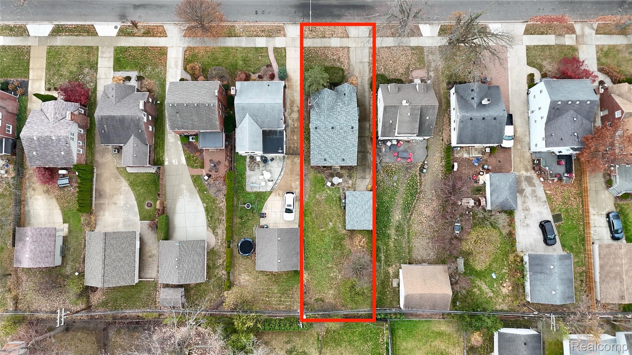1768 Hampton Road Grosse Pointe, MI 48236 - Photo 39 of 46 dji_fly_20251115_132922_0352_1763231456293_photo_beautify.jpeg