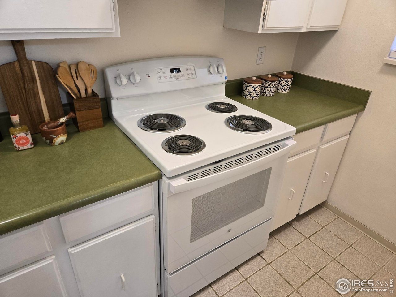 1705 Heatheridge Road, Unit E101 Fort Collins, CO 80526 - Photo 9 of 23 a utility room with dryer and washer