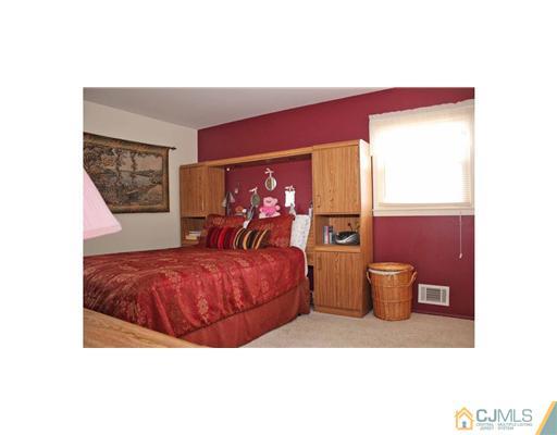 17 Monaghan Road Edison, NJ 08817 - Photo 20 of 25 a bed room with a bed and a painting