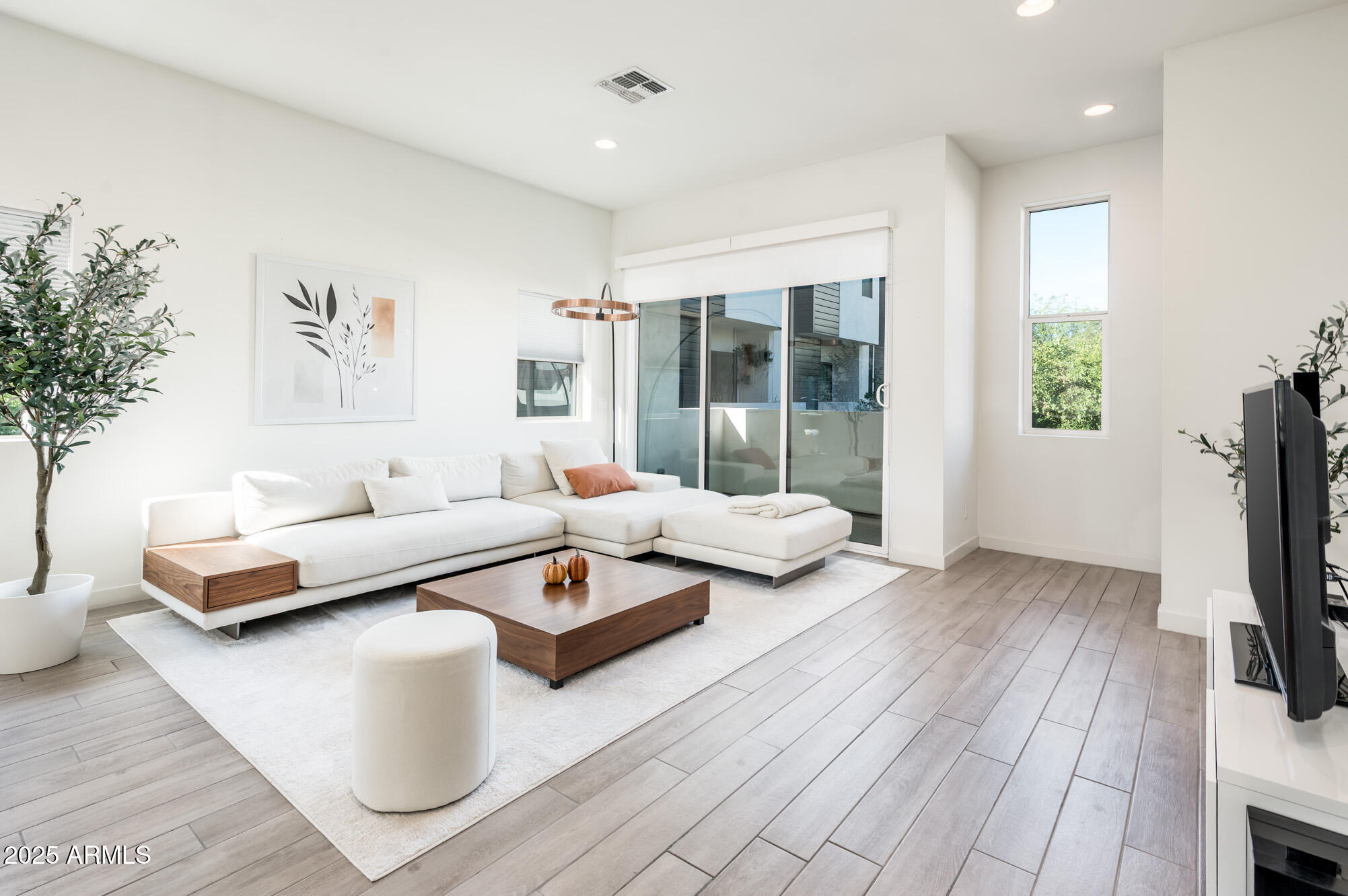 325 East Coronado Road, Unit 13 Phoenix, AZ 85004 - Photo 11 of 32 325 E Coronado Rd Unit 13 - MLS-12