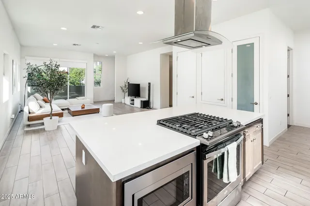 $599,000 | 325 East Coronado Road, Unit 13, Phoenix, AZ 85004