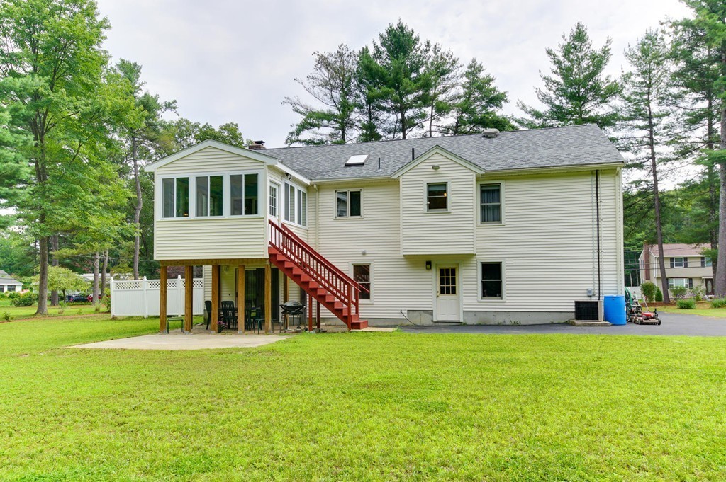 12 Parmenter Road Hudson, MA 01749 - Photo 4 of 30 Gallery Image 4