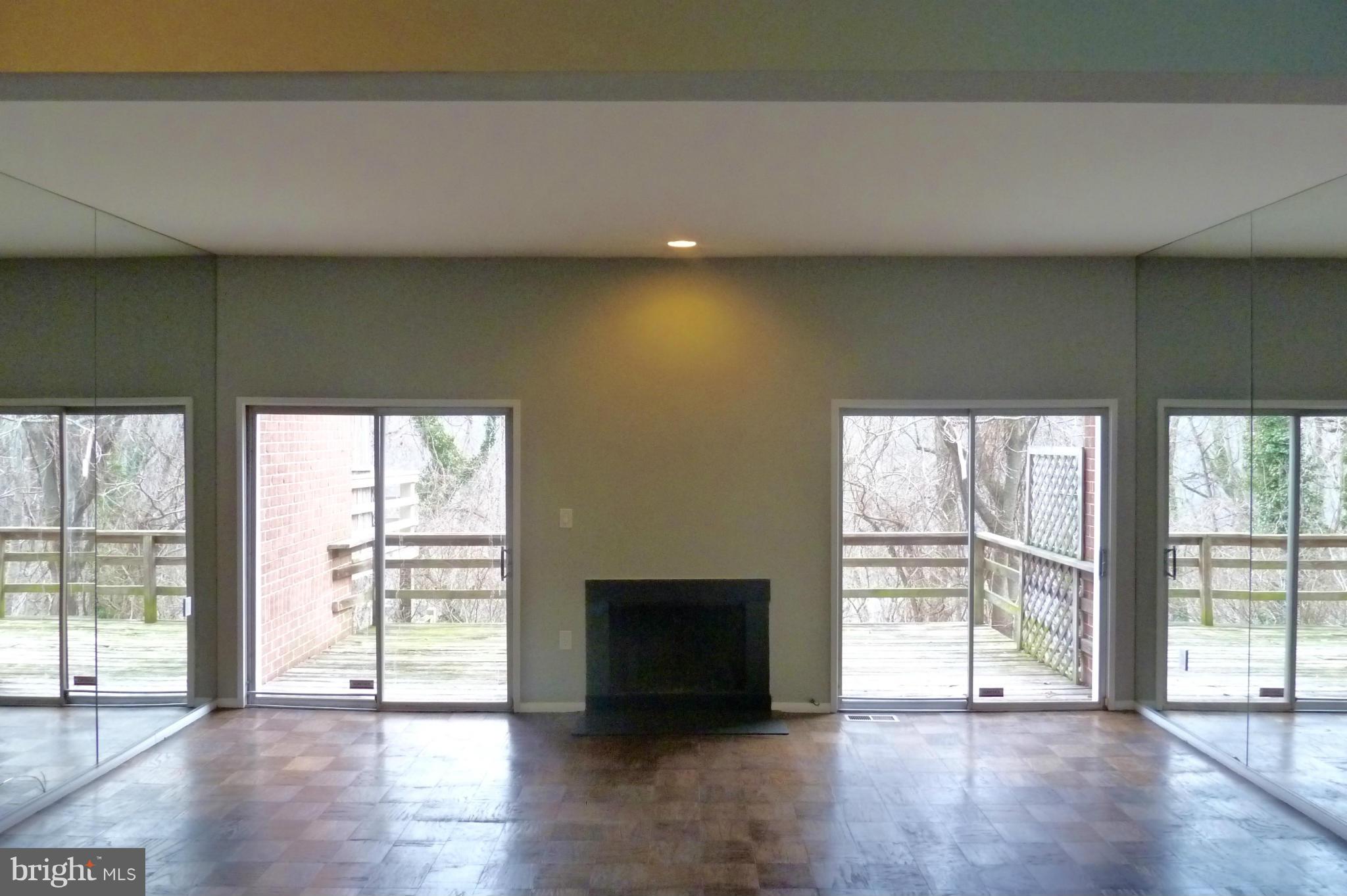 1927 Greenberry Road Baltimore, MD 21209 - Photo 3 of 29 Living Room