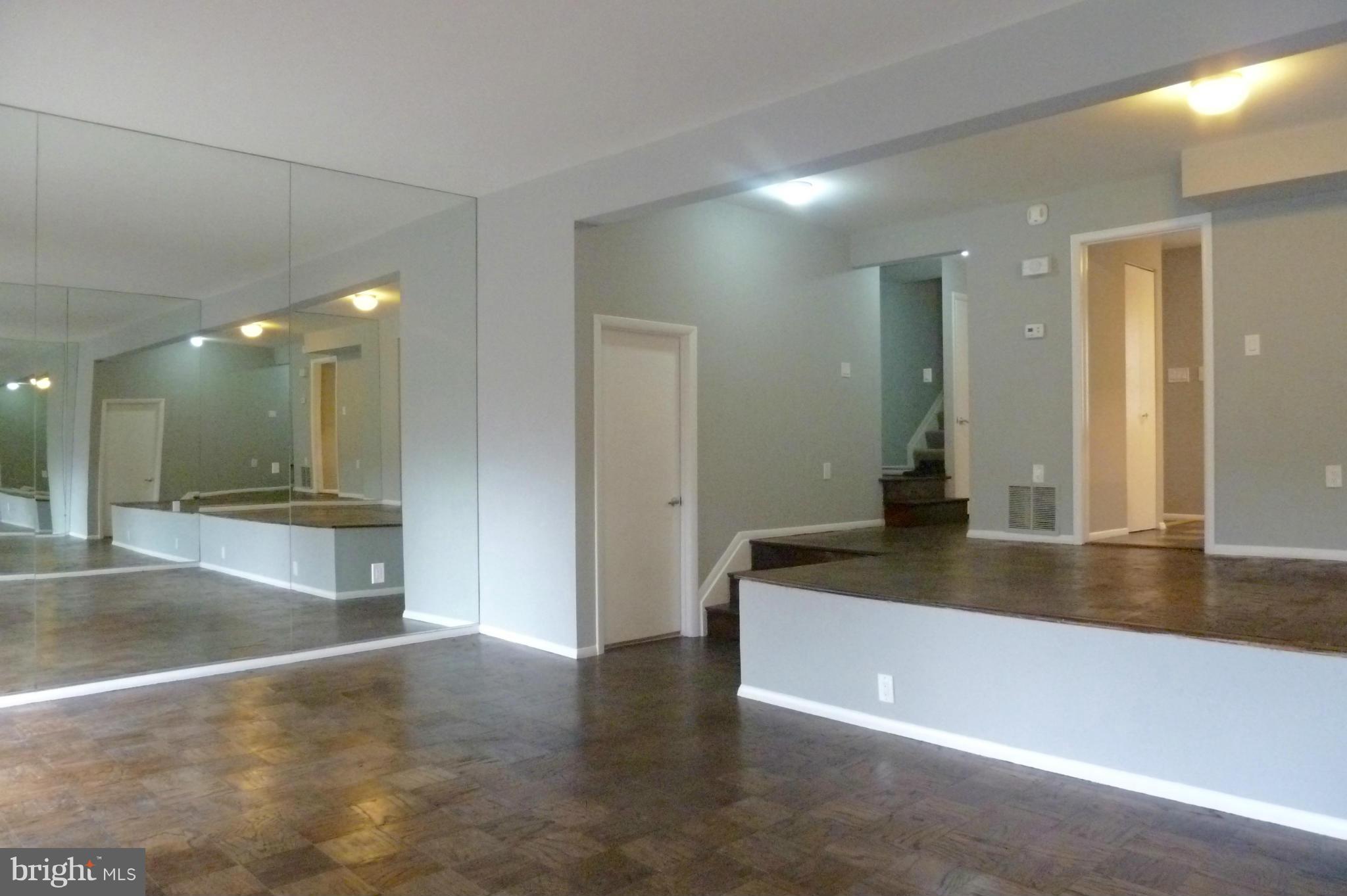 1927 Greenberry Road Baltimore, MD 21209 - Photo 4 of 29 Living Room
