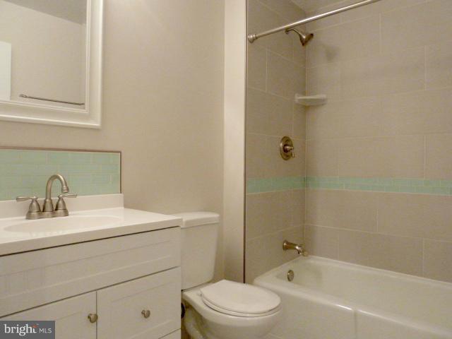1927 Greenberry Road Baltimore, MD 21209 - Photo 9 of 29 Bath