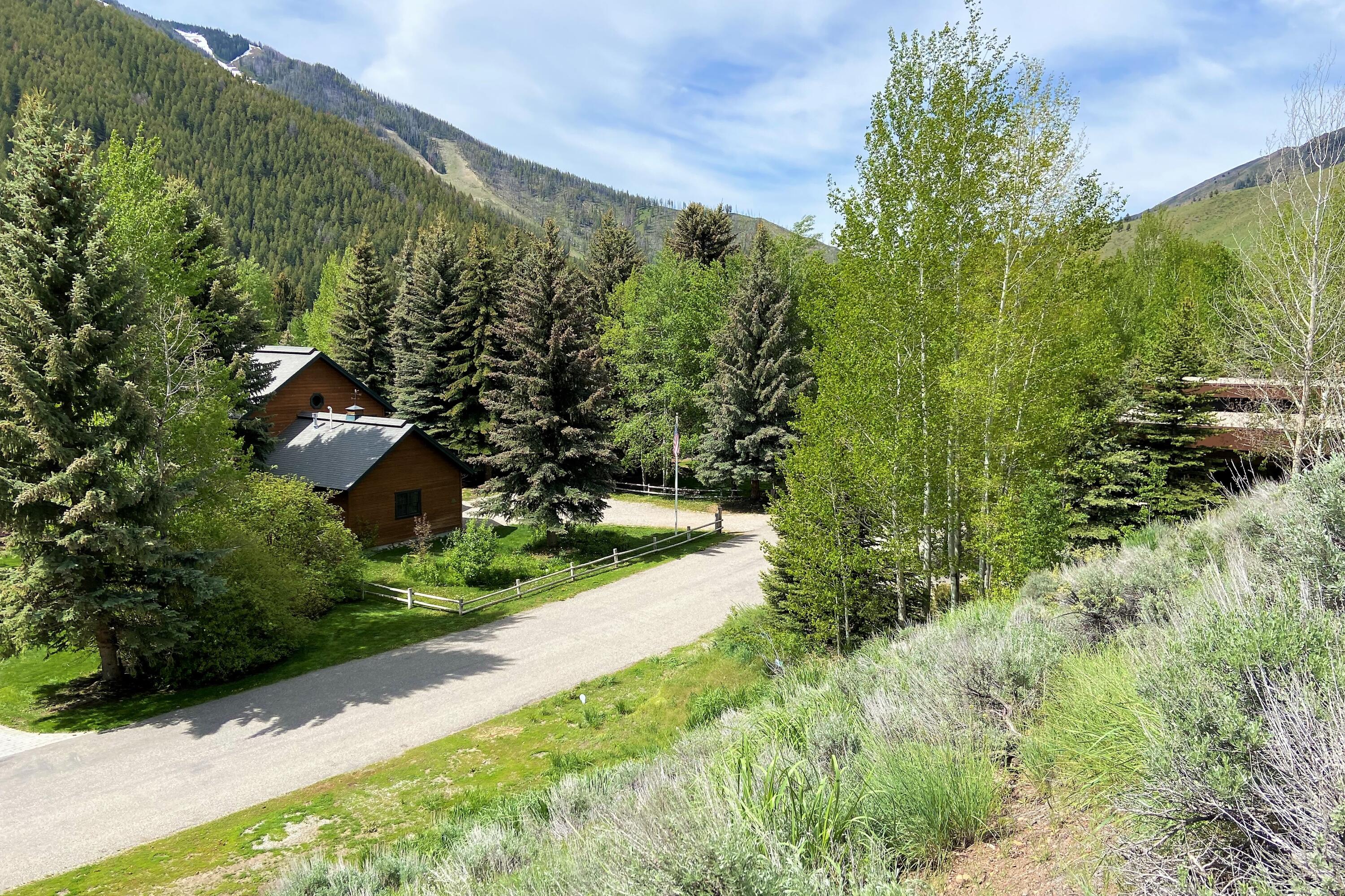 231 Hillside Drive Ketchum, ID 83340 - Photo 5 of 12 Elevated Views
