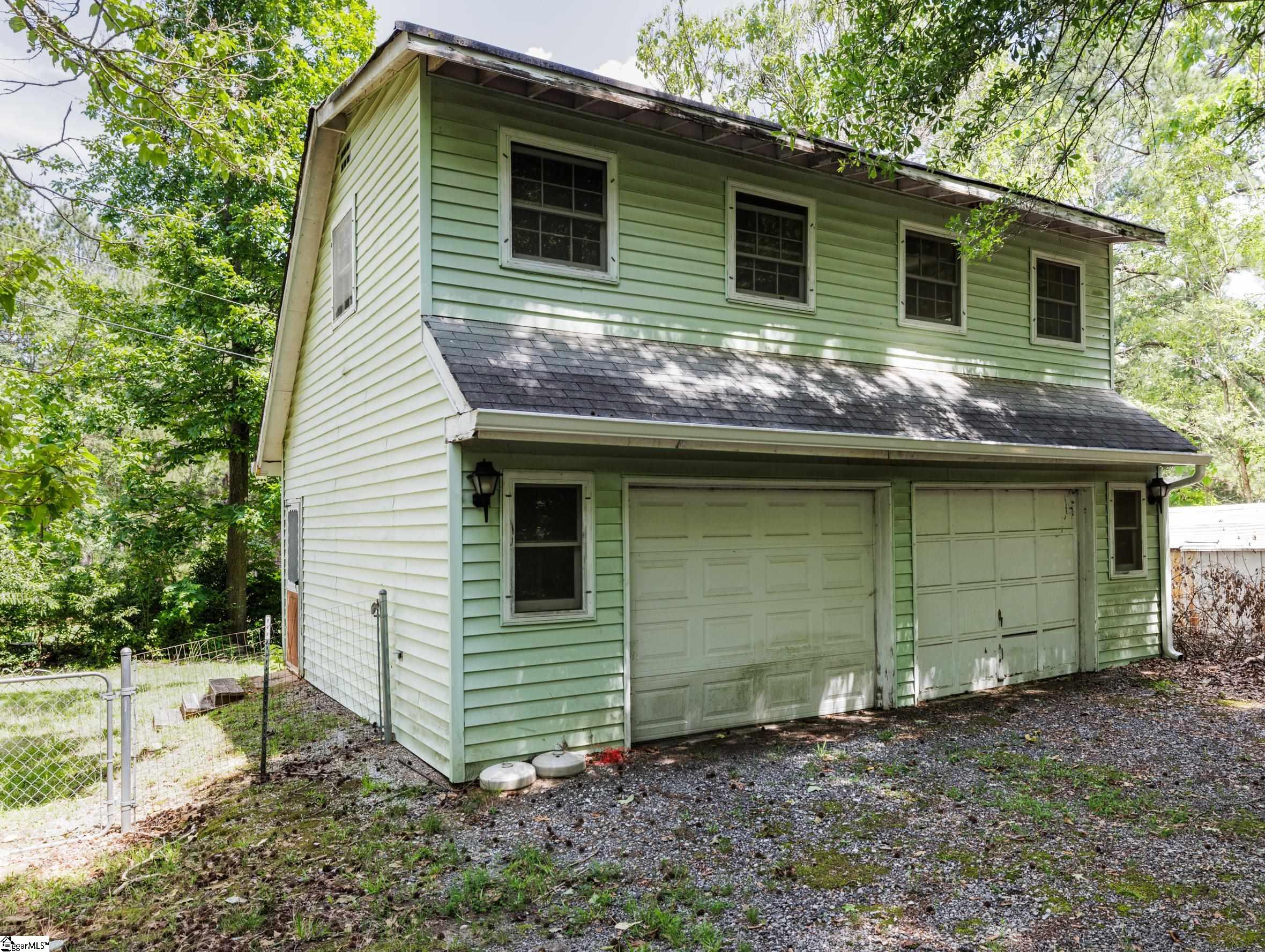 329 Berry Road Pelzer, SC 29669 - Photo 4 of 38