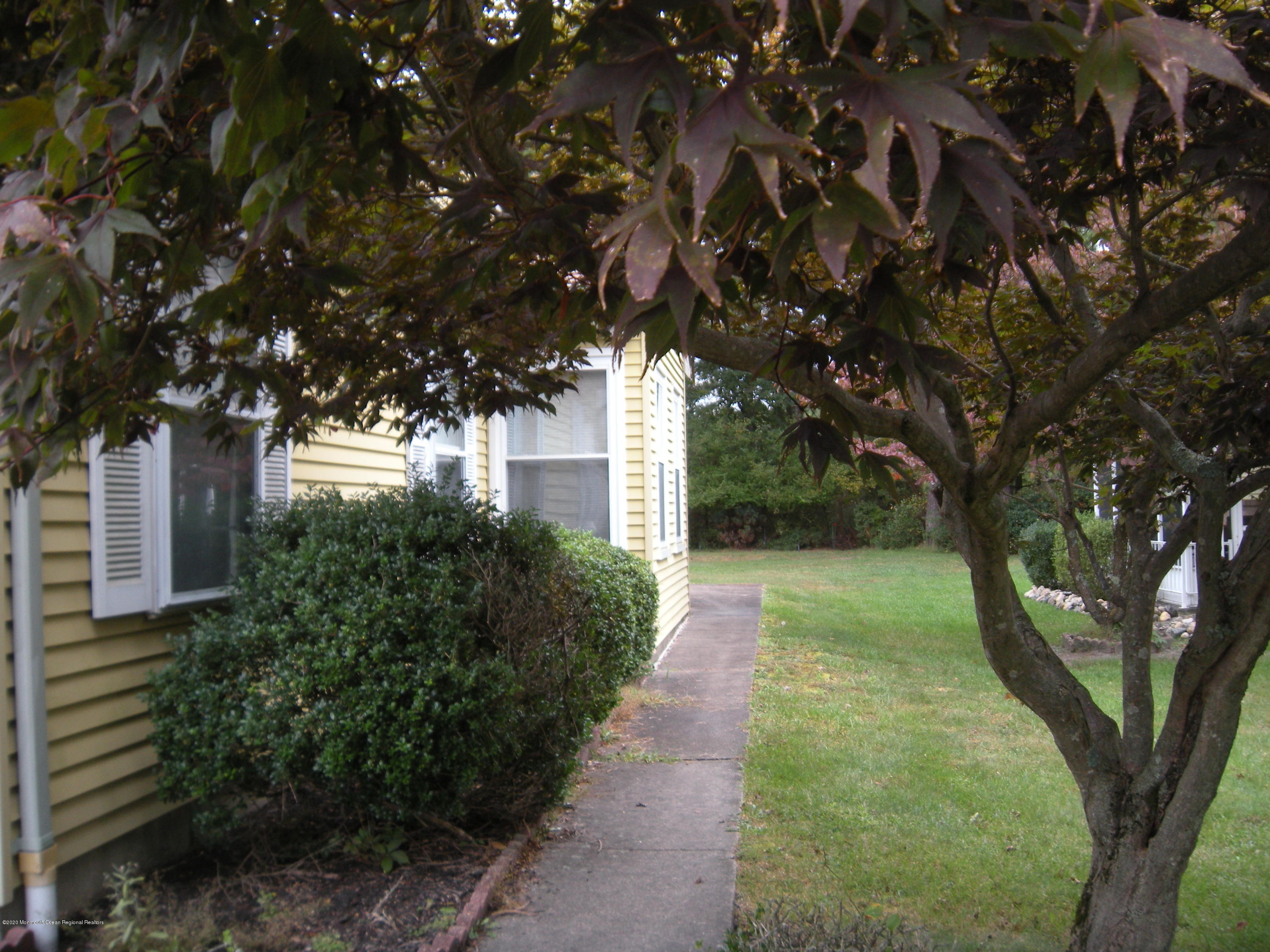 143B Sunset Road, Unit B Whiting, NJ 08759 - Photo 7 of 9 a backyard of a house with lots of green space