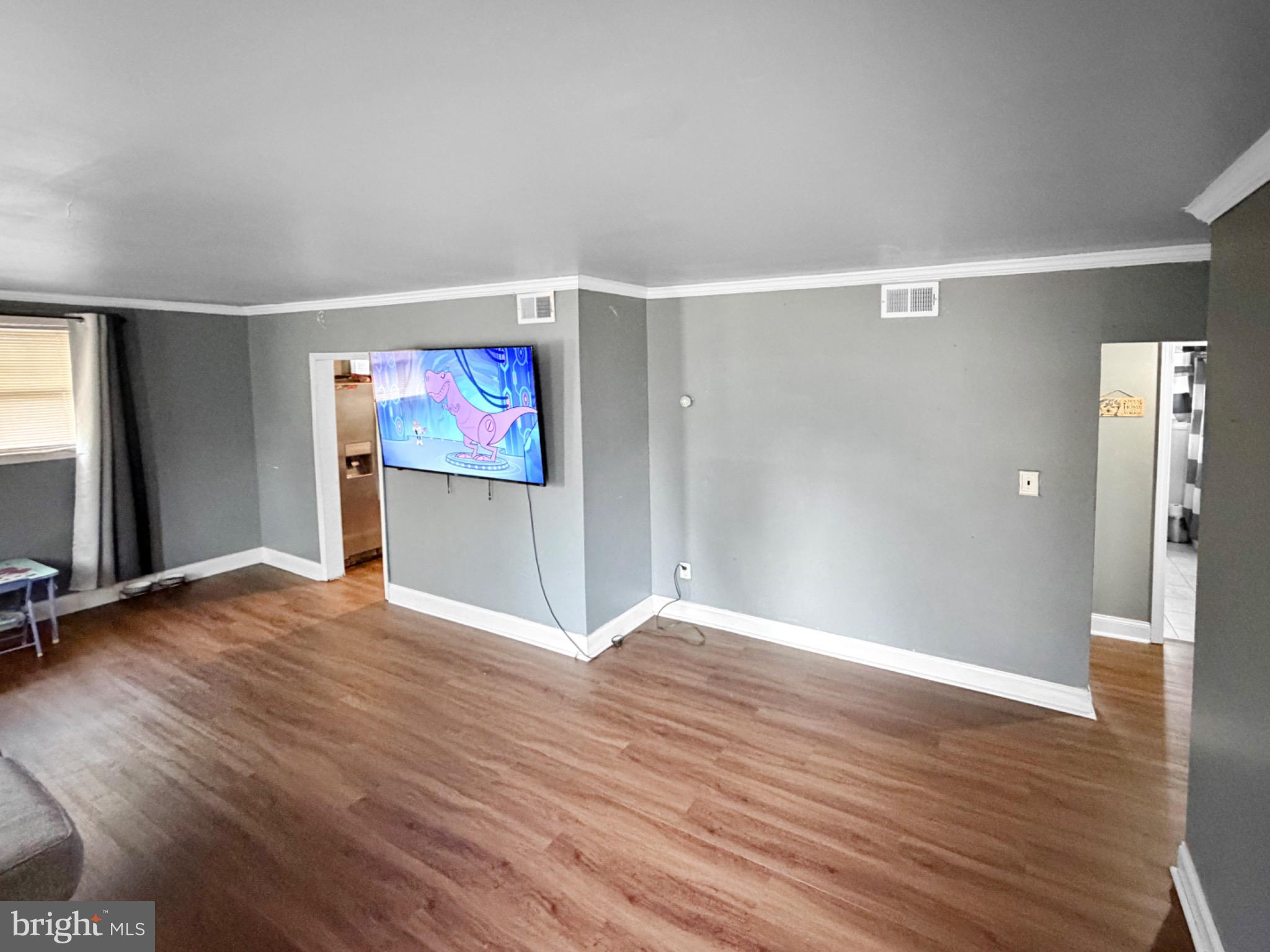 15 Mark New Castle, DE 19720 - Photo 3 of 13 Spacious living area with modern finishes.