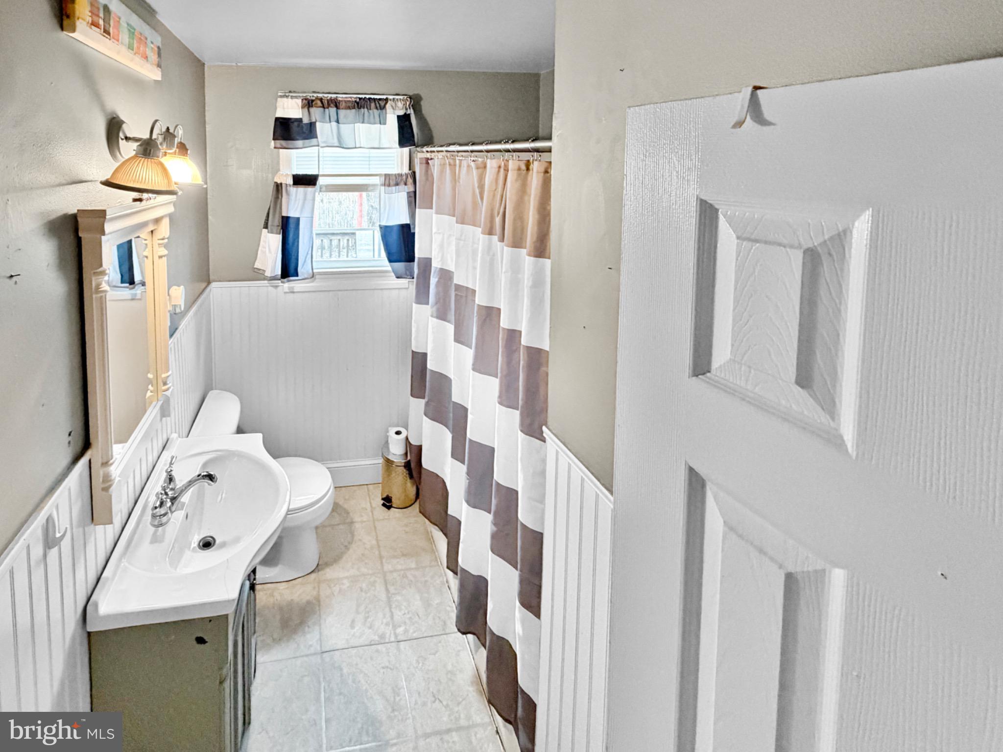 15 Mark New Castle, DE 19720 - Photo 8 of 13 Charming bathroom with modern touches.