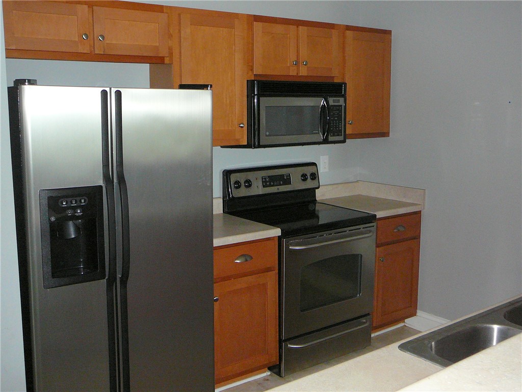 131 Lookover Drive Anderson, SC 29621 - Photo 7 of 18 A well-appointed kitchen showcasing modern stainless steel appliances.