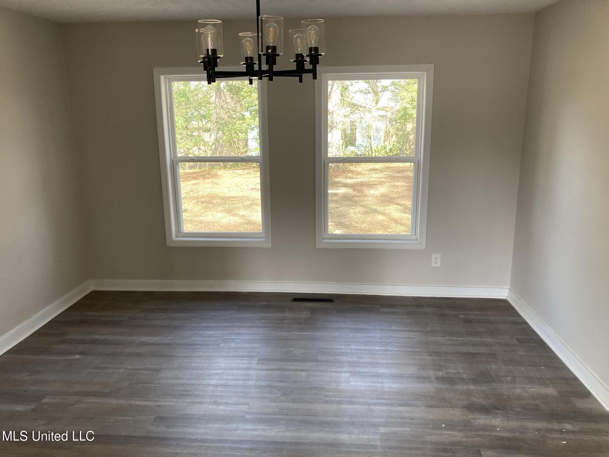 264 Shady Circle Jackson, MS 39204 - Photo 6 of 12 QKJB5128