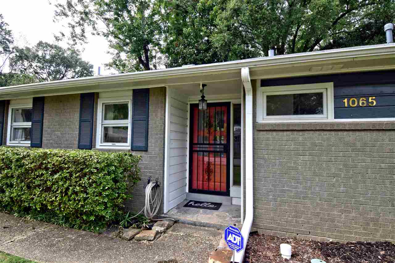 1065 Ivy Road Memphis, TN 38117 - Photo 3 of 20 a view of a door of the house