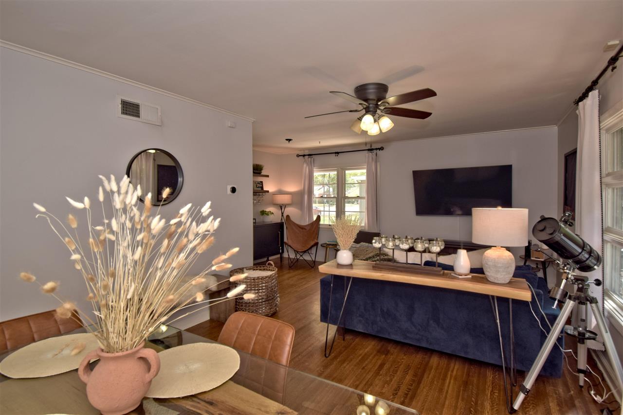 1065 Ivy Road Memphis, TN 38117 - Photo 9 of 20 a living room with furniture flowerpot and a window