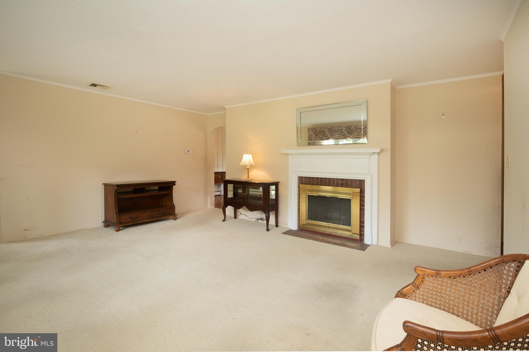 285 Pennington Harbourton Road Pennington, NJ 08534 - Photo 2 of 11 Living Room